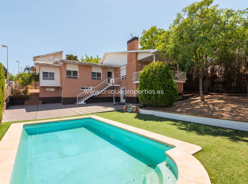 Resale - Villa -
MOLINA DEL SEGURA