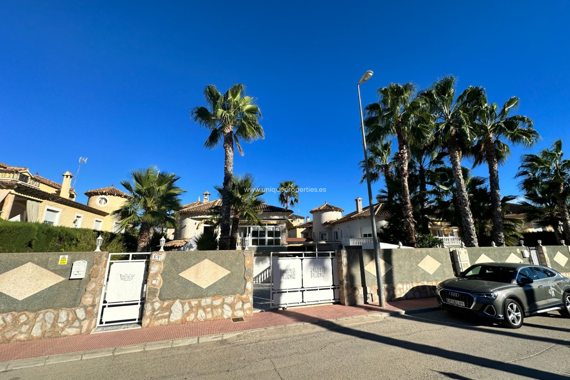 Resale - Villa -
Orihuela - Benferri