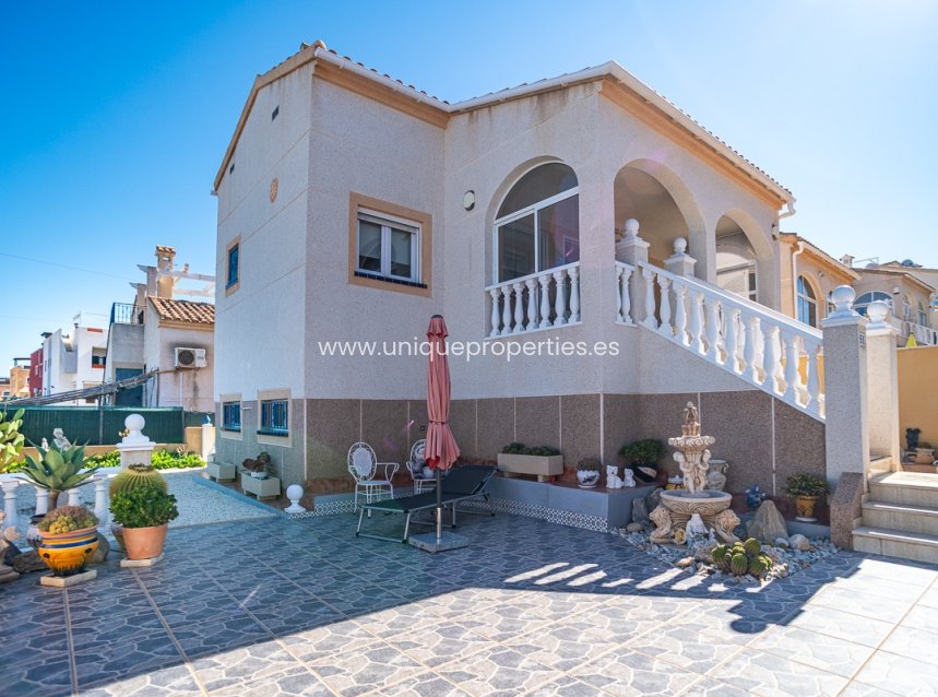 Resale - Villa -
Orihuela Costa - Los Altos