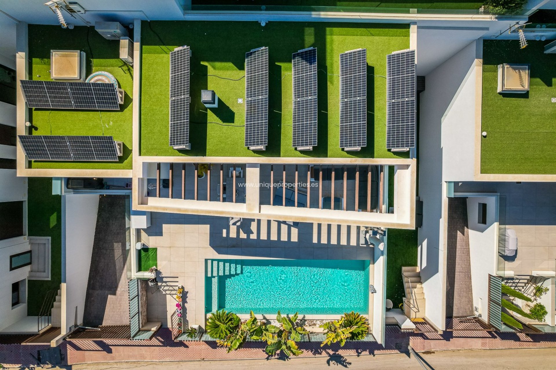 Resale - Villa -
ROJALES