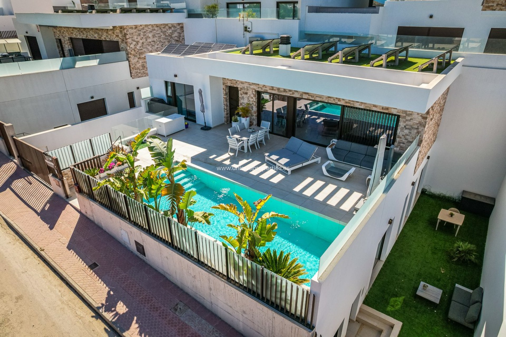 Resale - Villa -
ROJALES