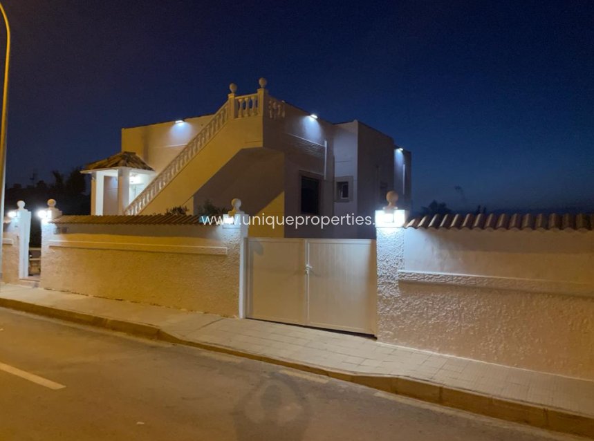 Resale - Villa -
San Miguel de Salinas - san miguel