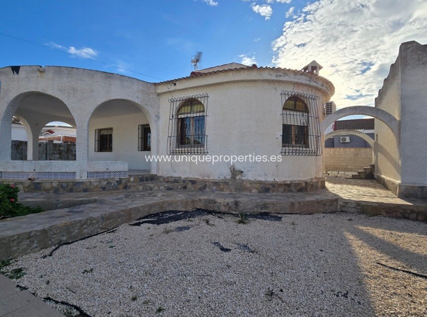 Resale - Villa -
Torrevieja - El Chaparal