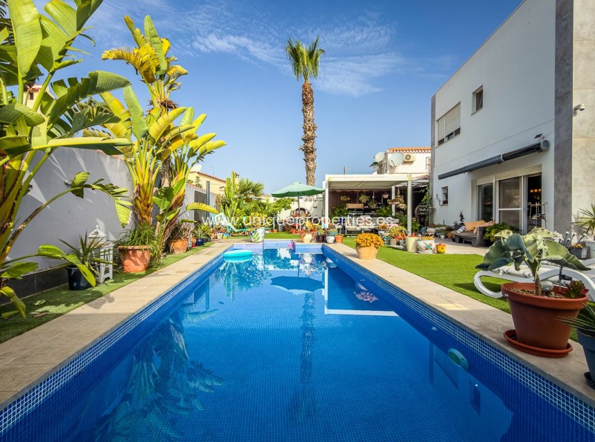 Resale - Villa -
Torrevieja - Torreta - Florida