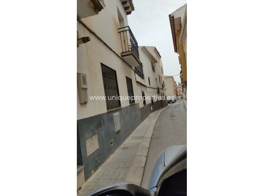 Resale - Village House -
Baza