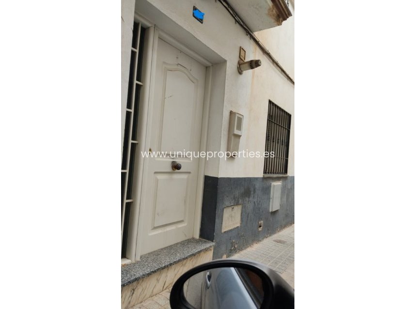 Resale - Village House -
Baza