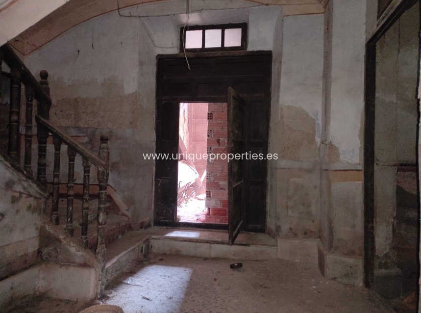 Resale - Village House -
Caniles