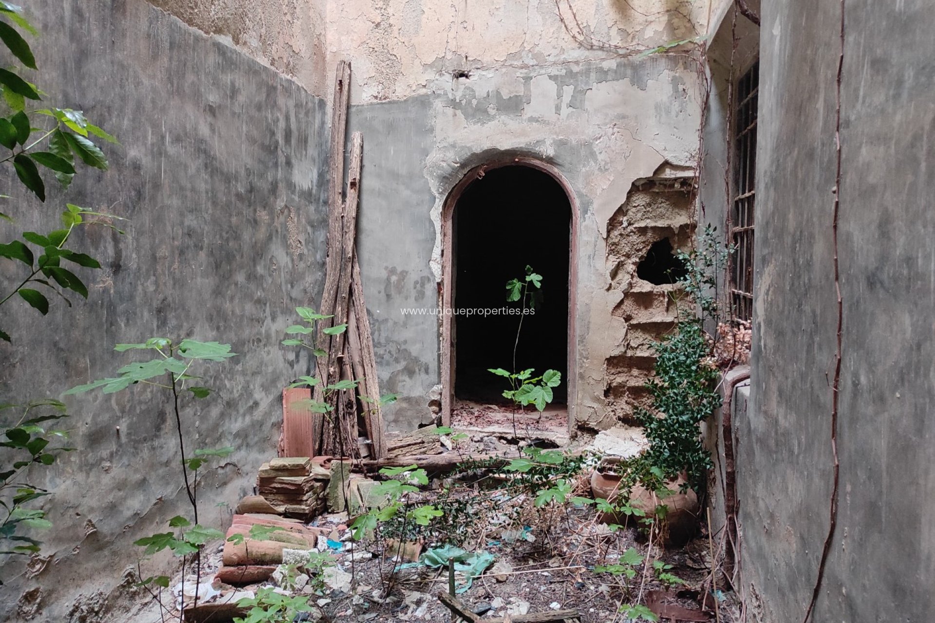 Resale - Village House -
Caniles