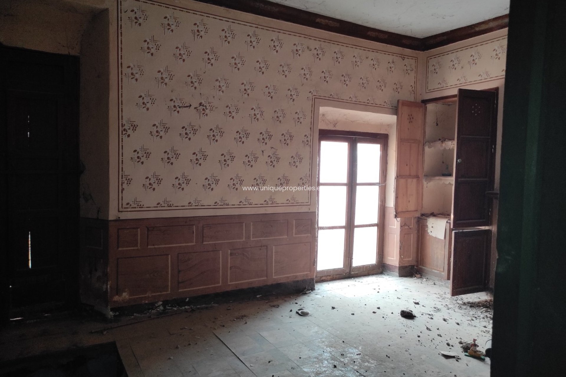 Resale - Village House -
Caniles