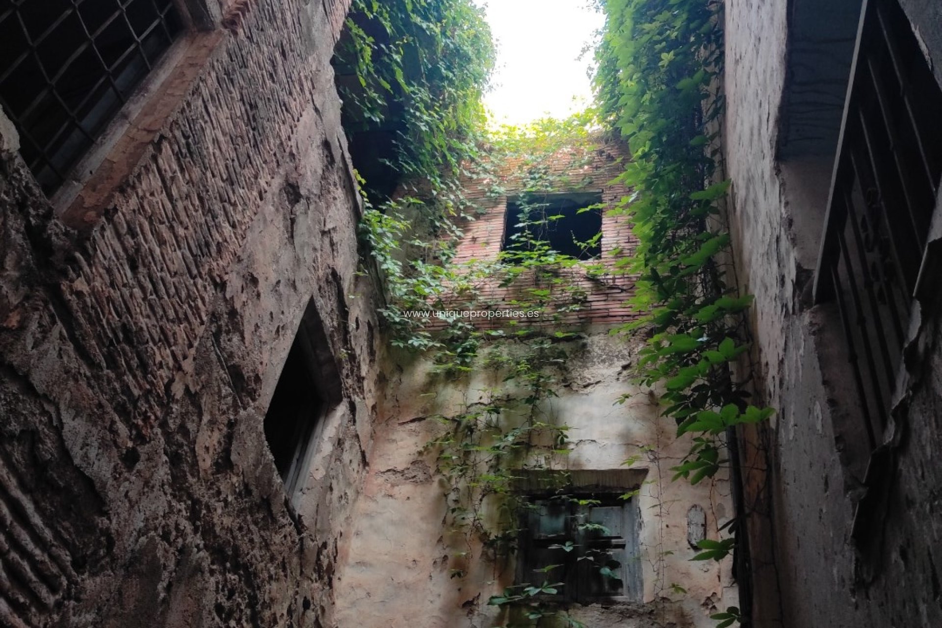 Resale - Village House -
Caniles