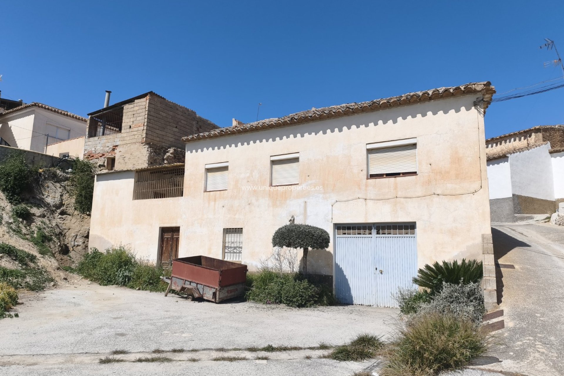 Resale - Village House -
Caniles