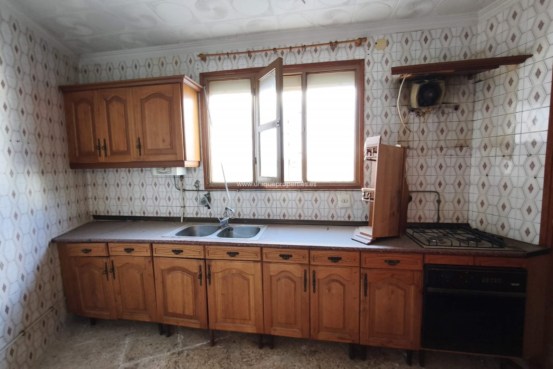 Resale - Village House -
Caniles