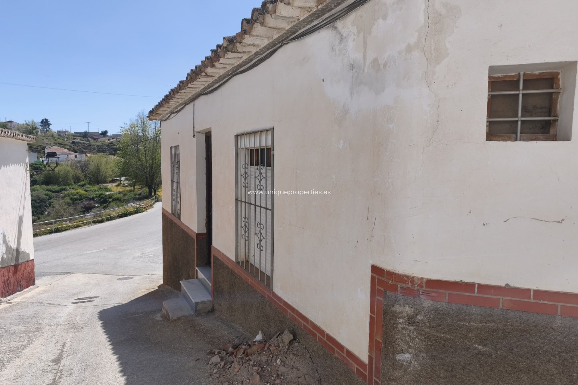 Resale - Village House -
Caniles