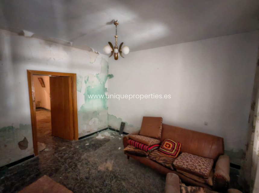 Resale - Village House -
Caniles