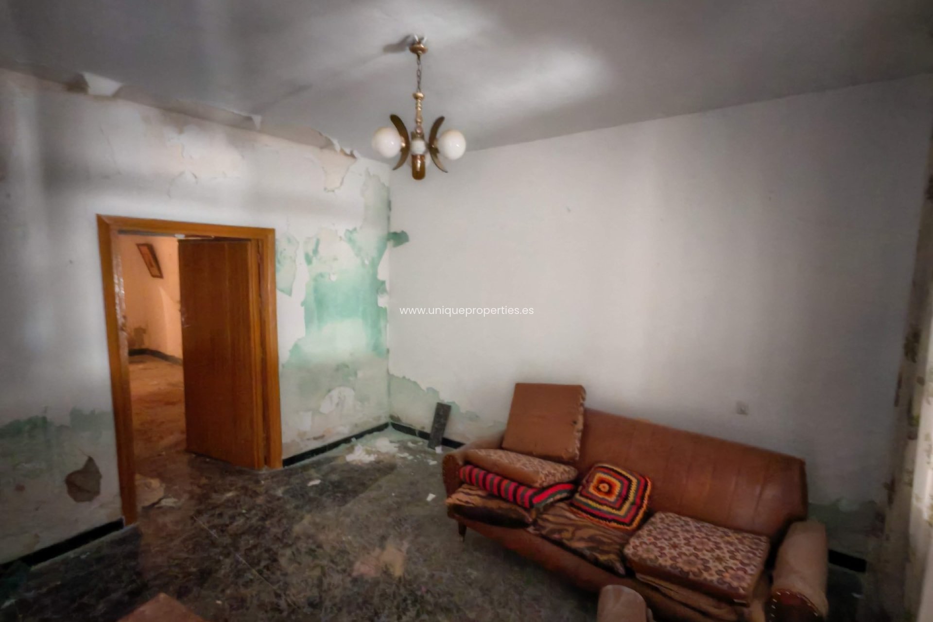 Resale - Village House -
Caniles