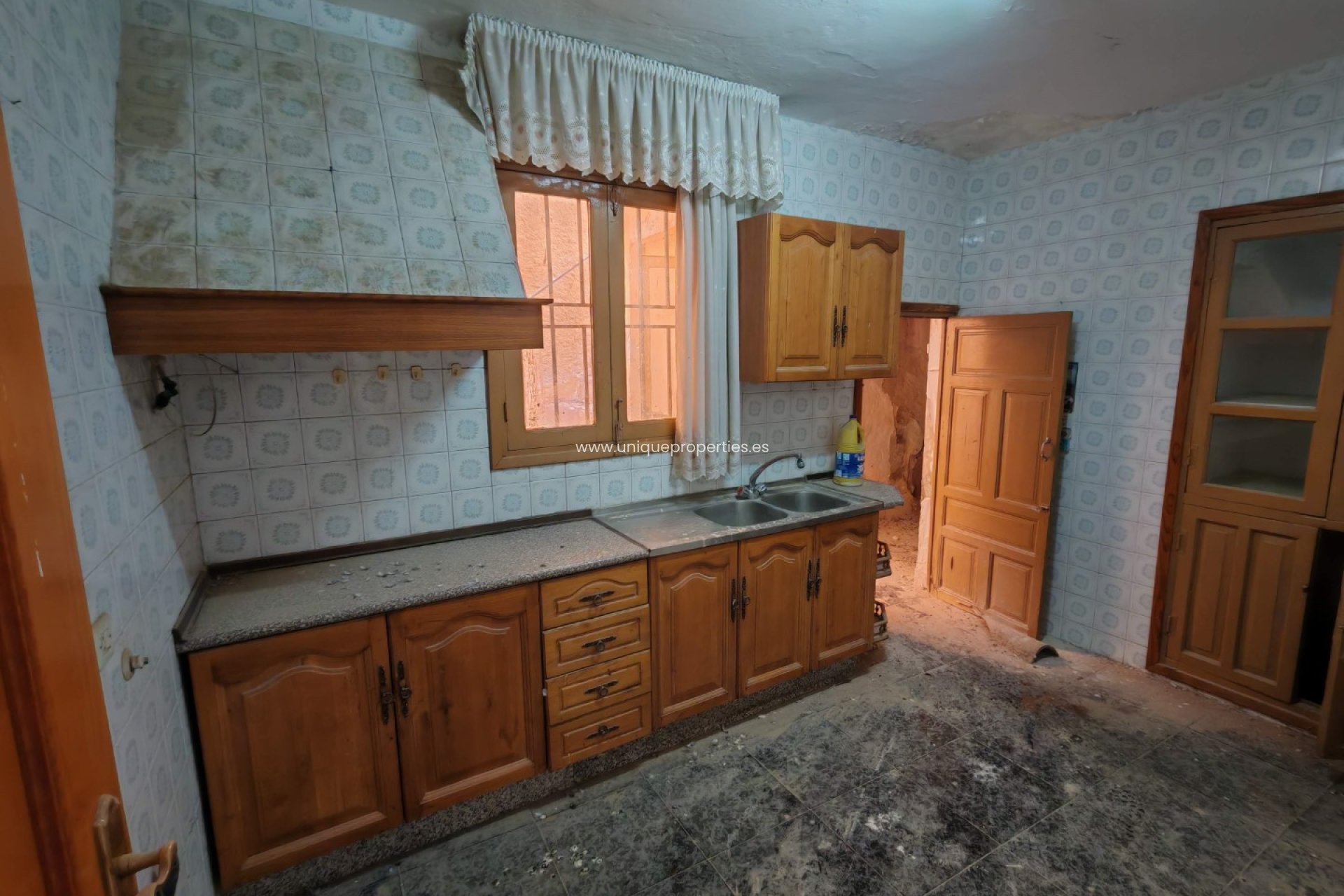 Resale - Village House -
Caniles