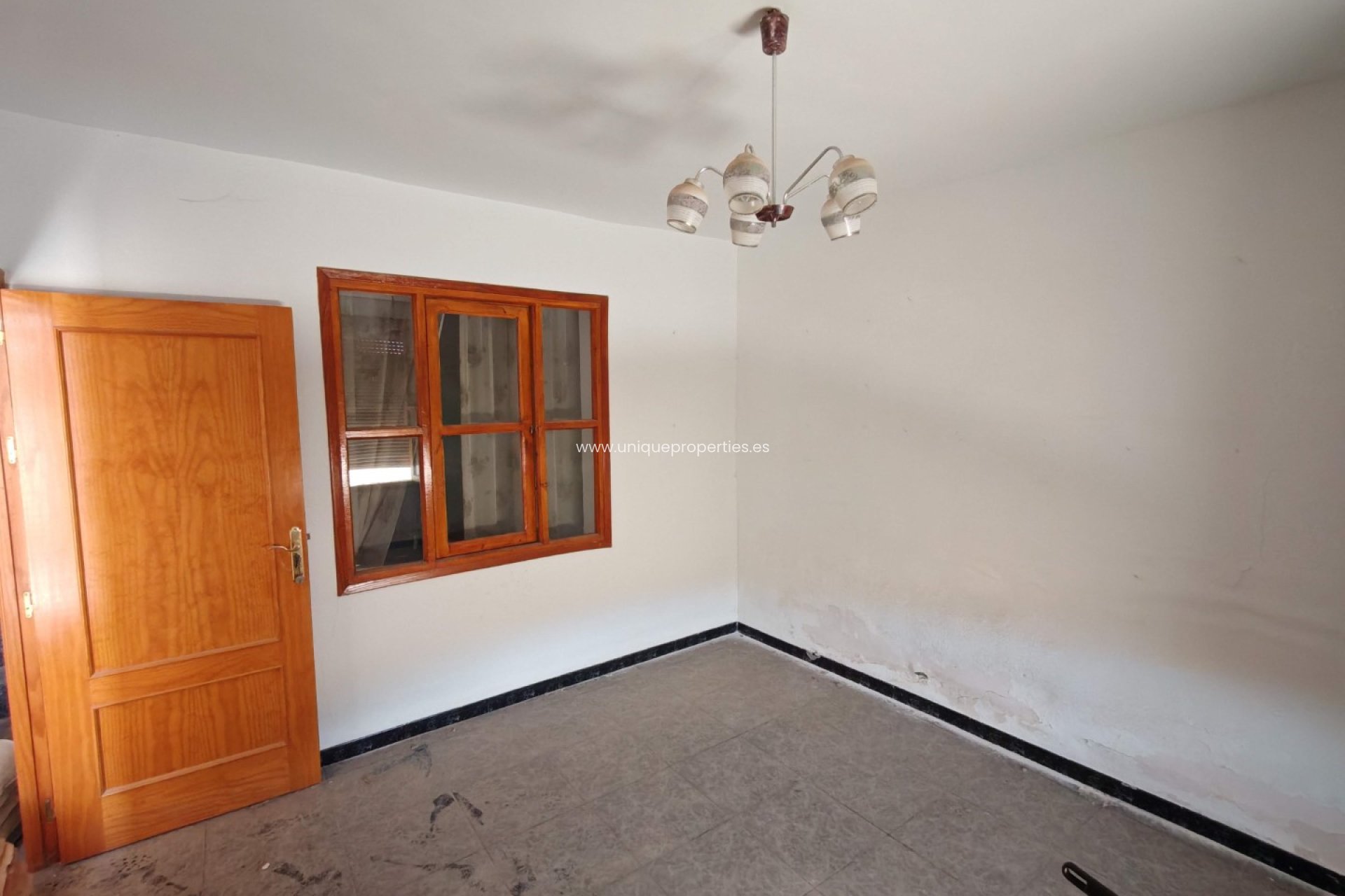 Resale - Village House -
Caniles