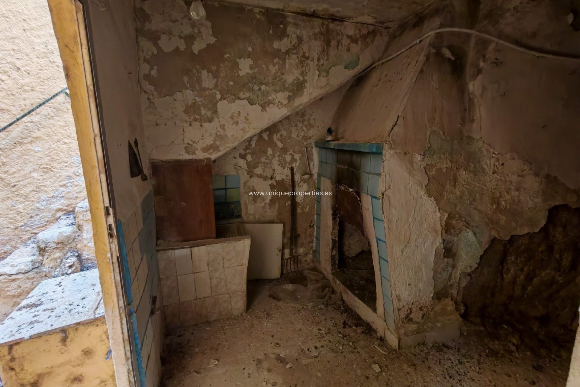 Resale - Village House -
Caniles