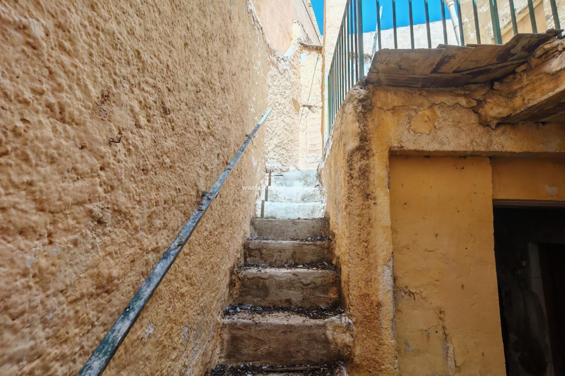 Resale - Village House -
Caniles
