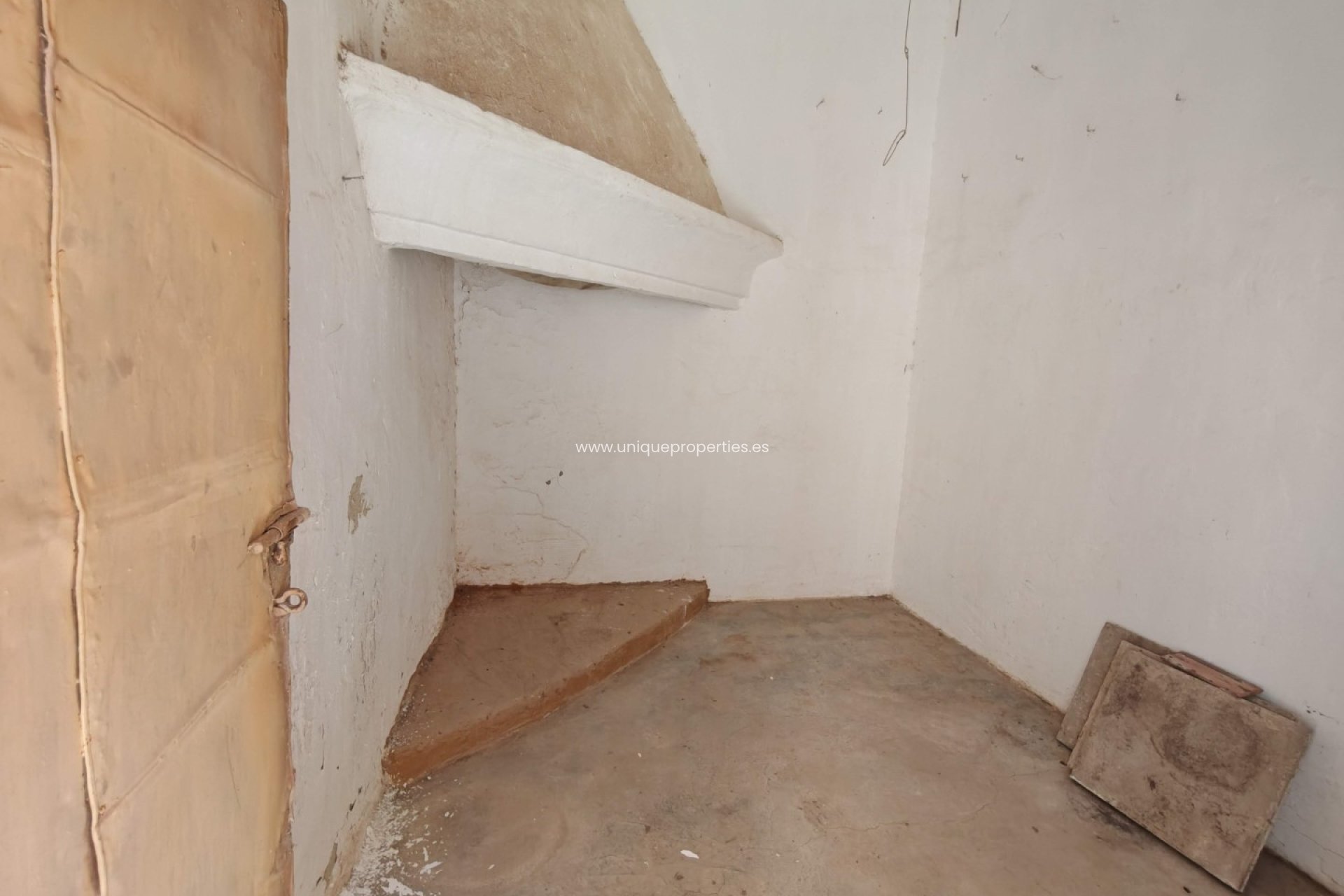 Resale - Village House -
Caniles
