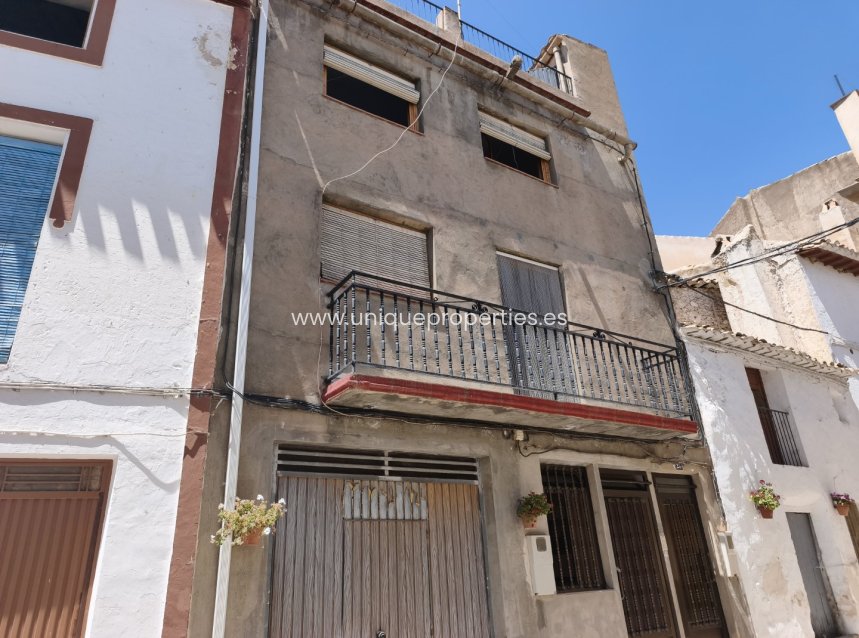 Resale - Village House -
Castril