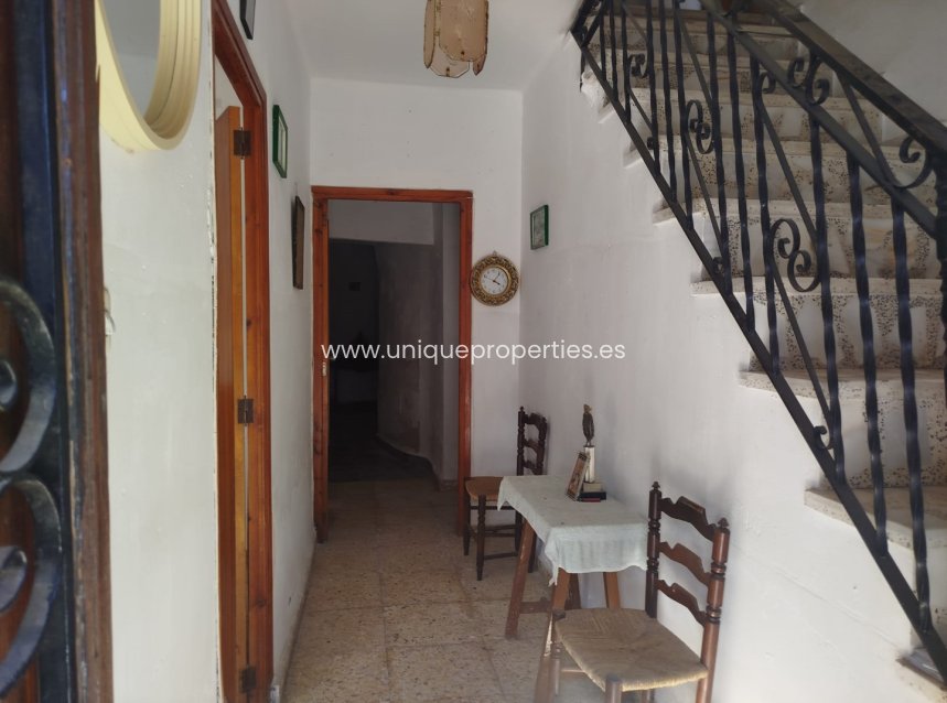 Resale - Village House -
Cullar de Baza