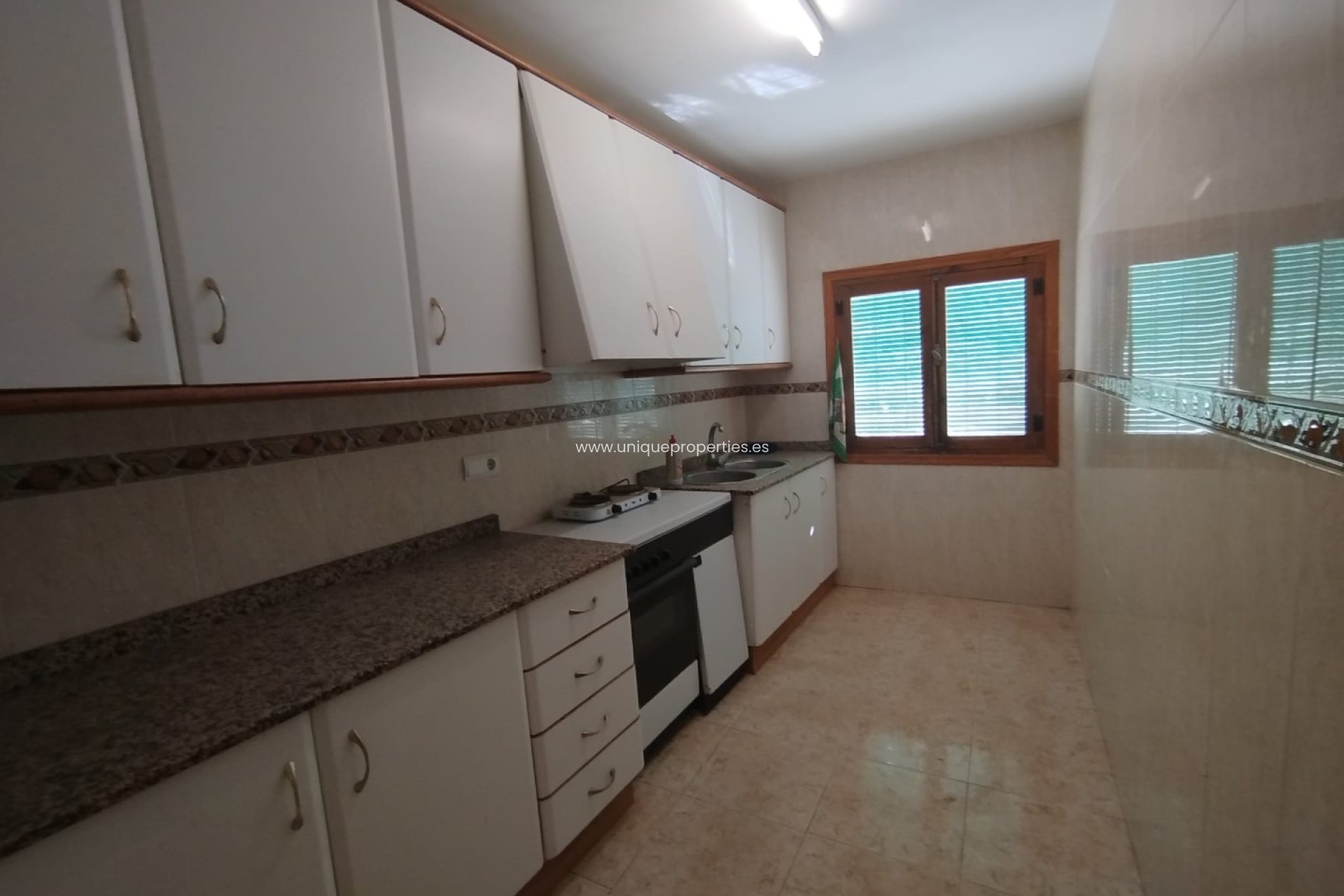 Resale - Village House -
Cullar de Baza
