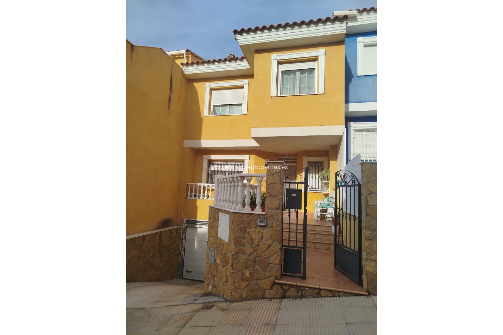 Resale - Village House -
Fines