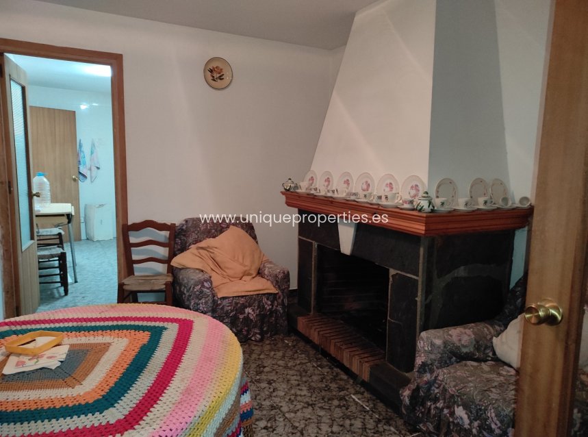 Resale - Village House -
Higueral