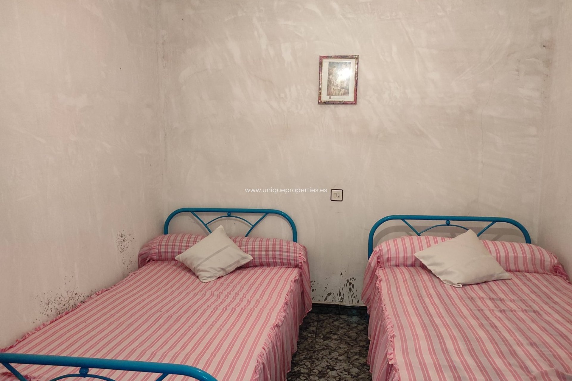 Resale - Village House -
Higueral