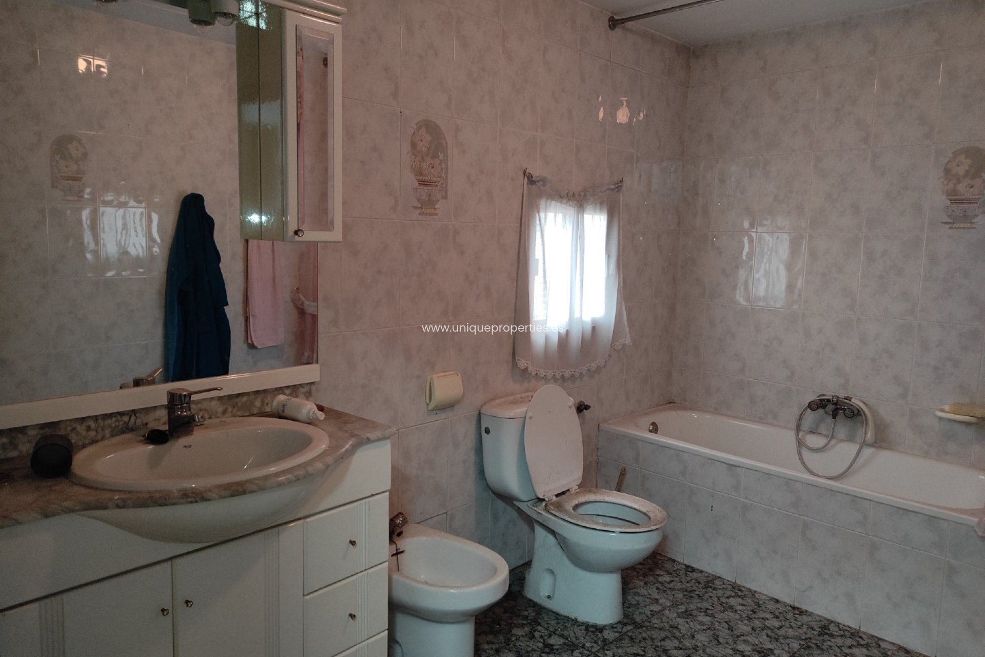 Resale - Village House -
Higueral