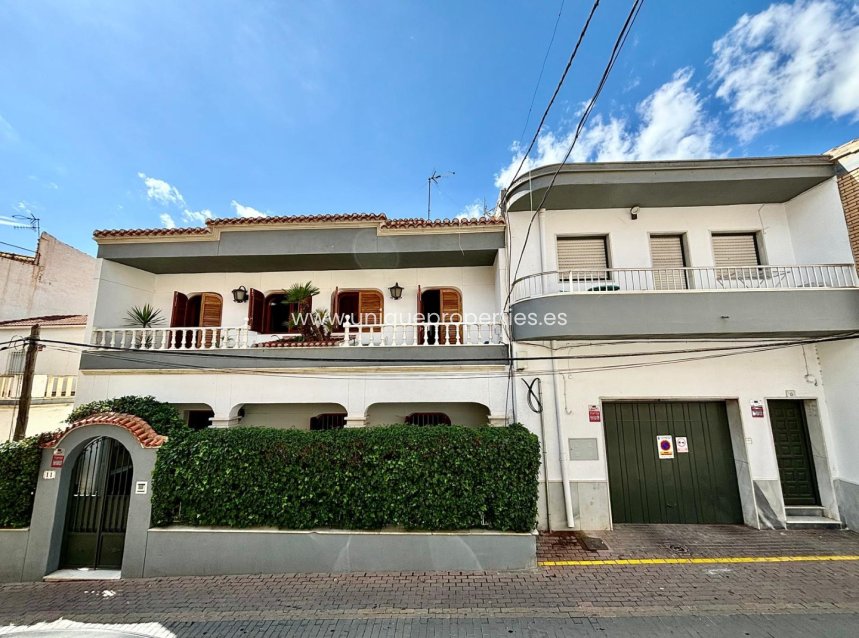 Resale - Village House -
Olula del Rio