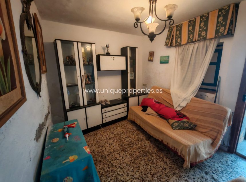 Resale - Village House -
Purchena