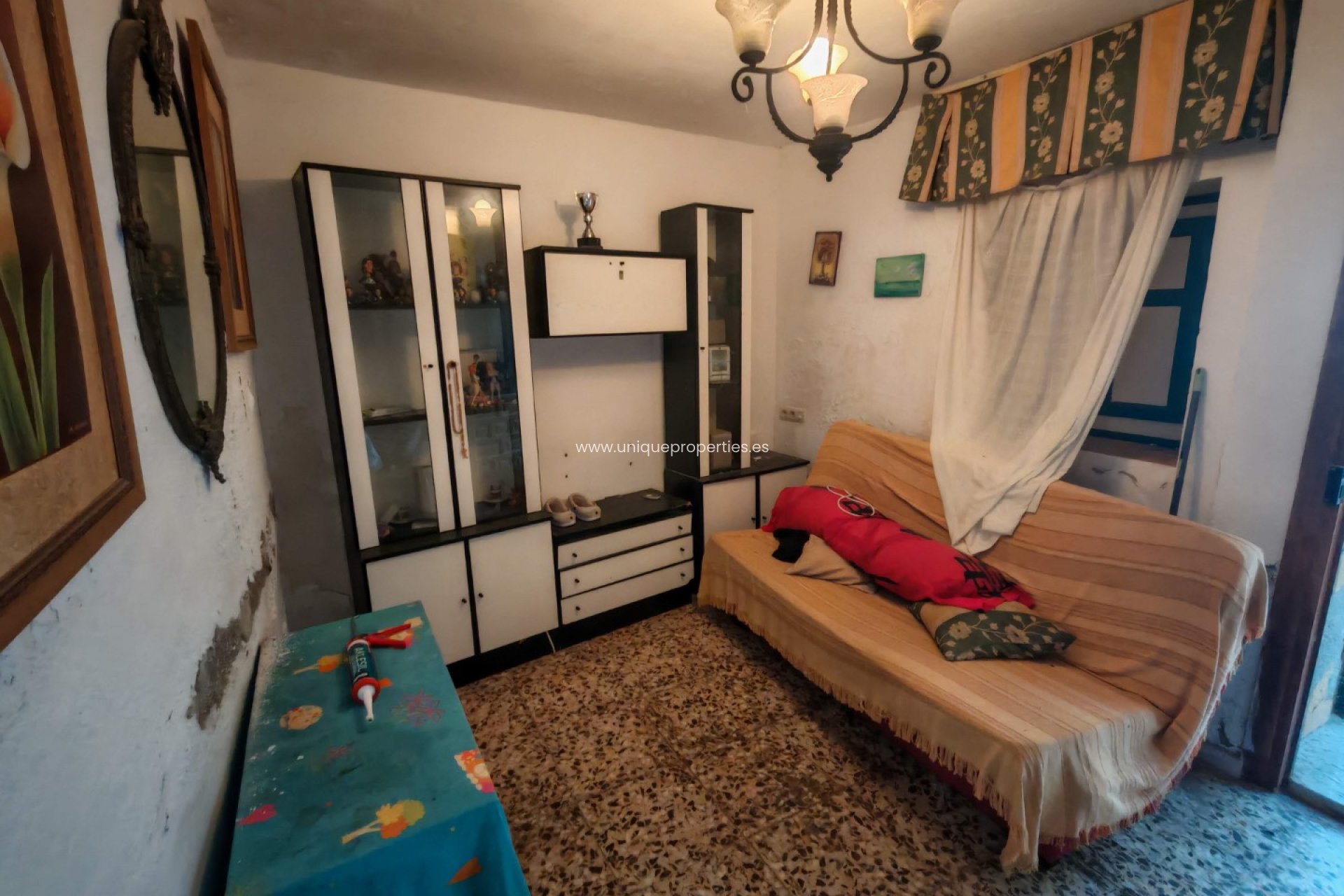 Resale - Village House -
Purchena