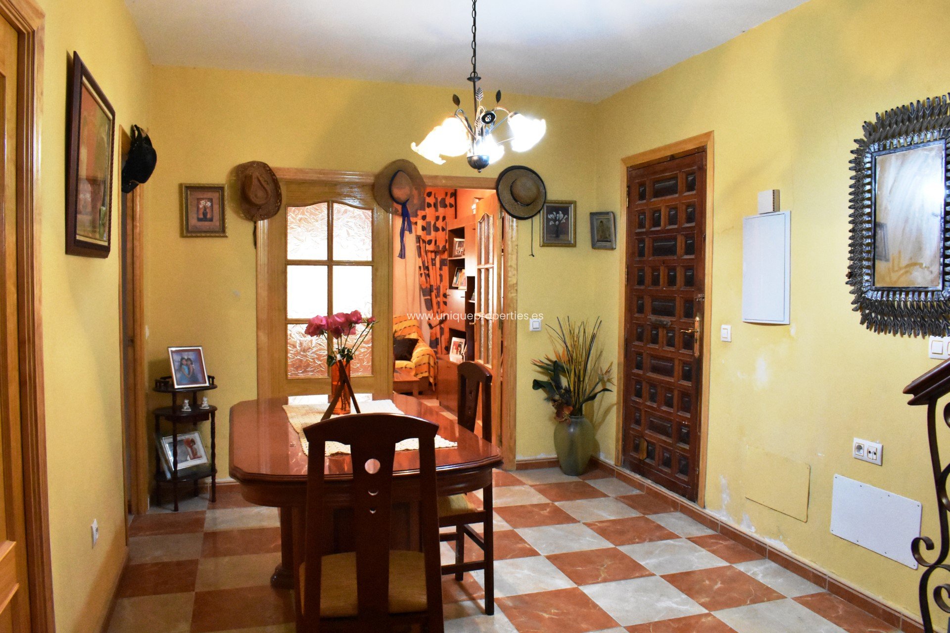 Resale - Village House -
Purchena