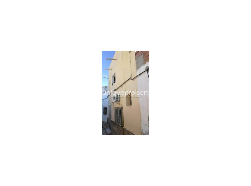 Resale - Village House -
Purchena