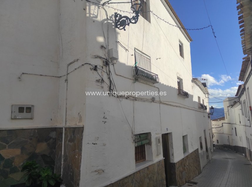 Resale - Village House -
Urracal
