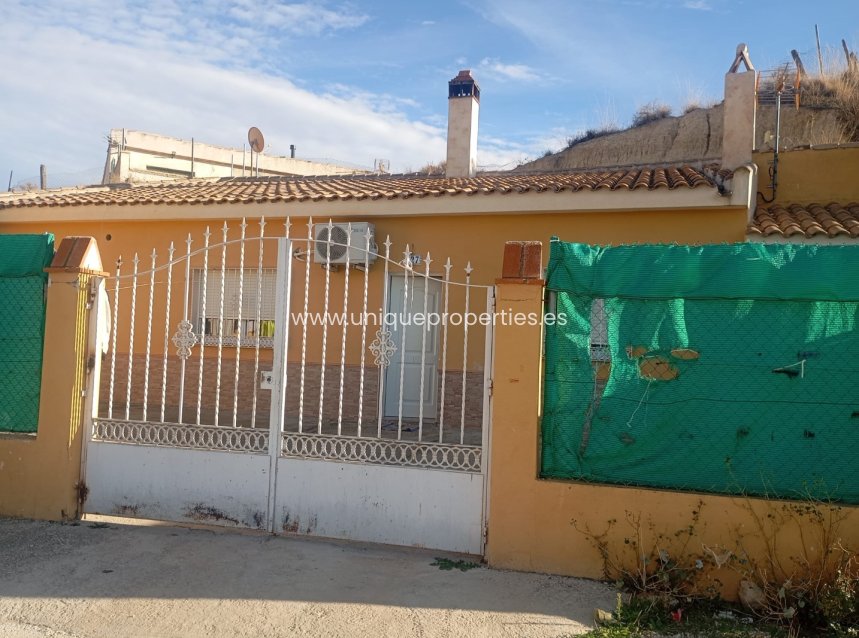 Reventa - Cave House -
Huescar