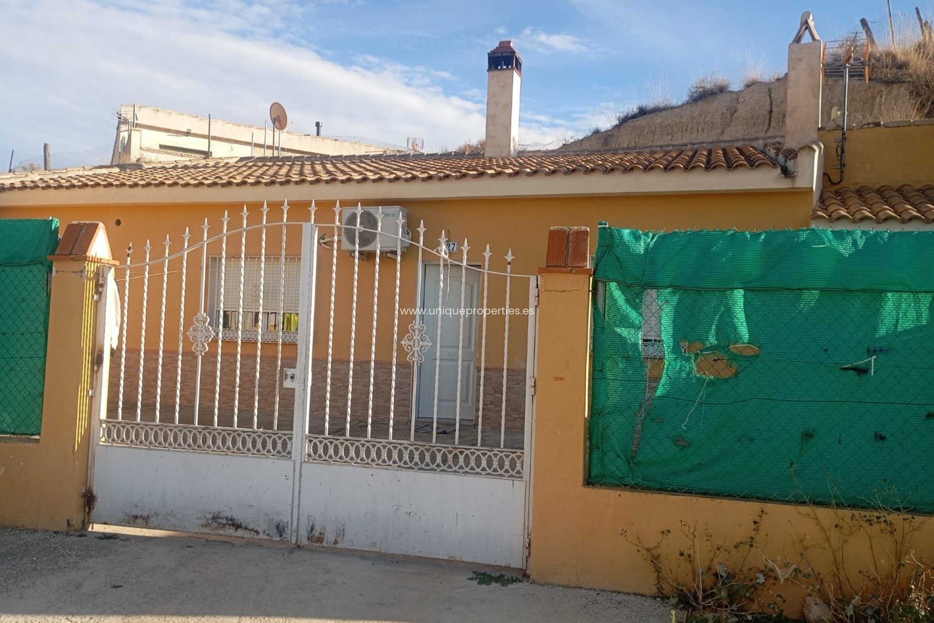 Reventa - Cave House -
Huescar