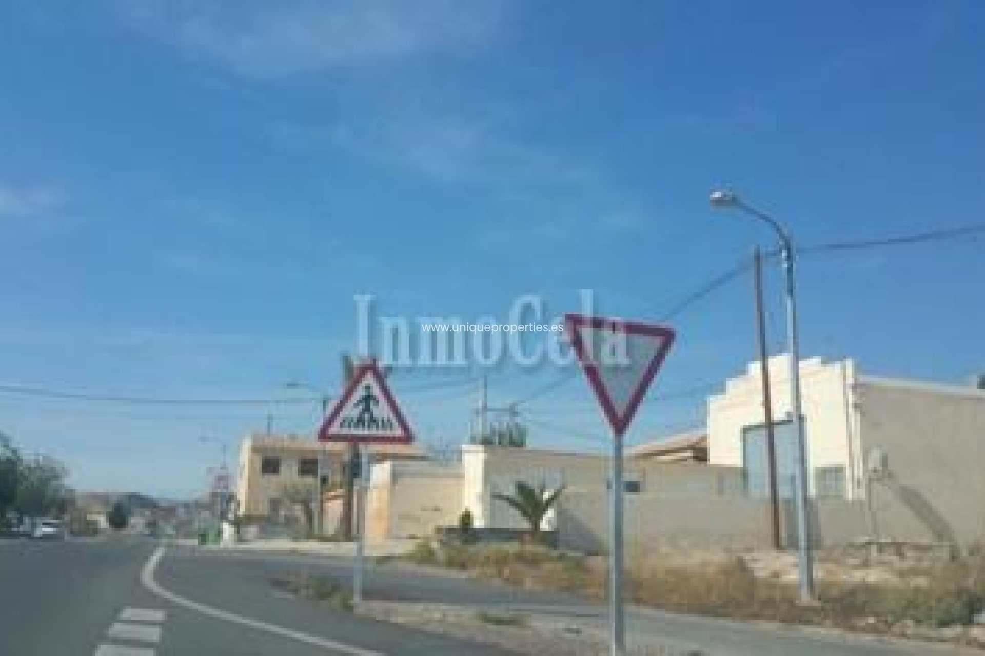 Reventa - Comercial -
Albox