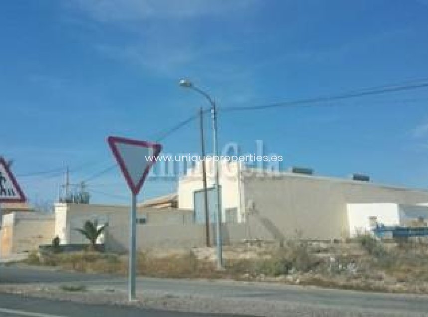 Reventa - Comercial -
Albox