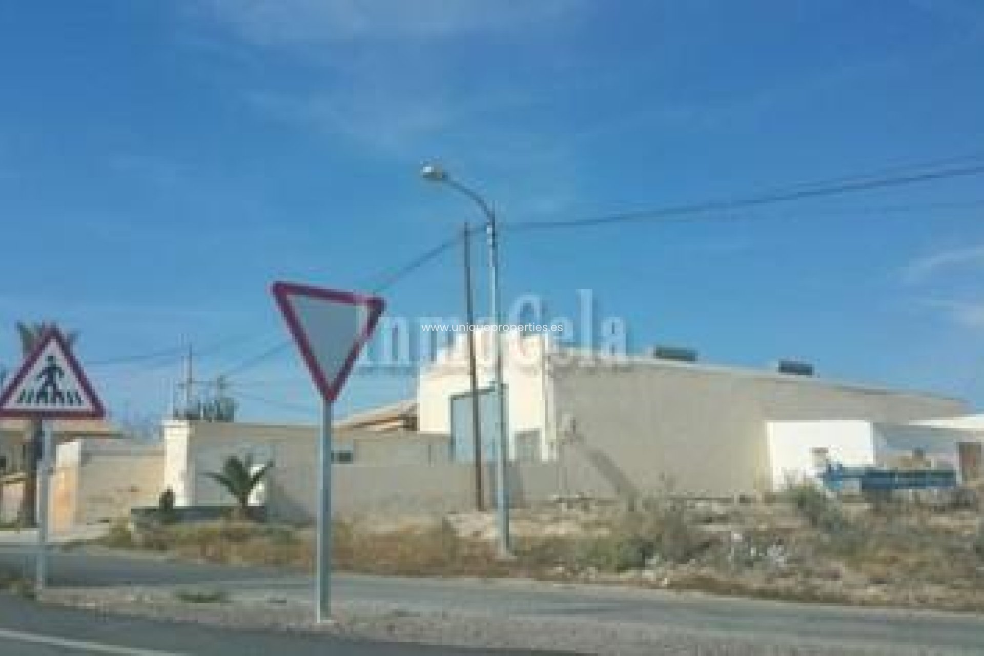 Reventa - Comercial -
Albox