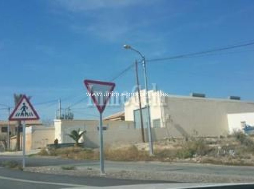 Reventa - Comercial -
Albox