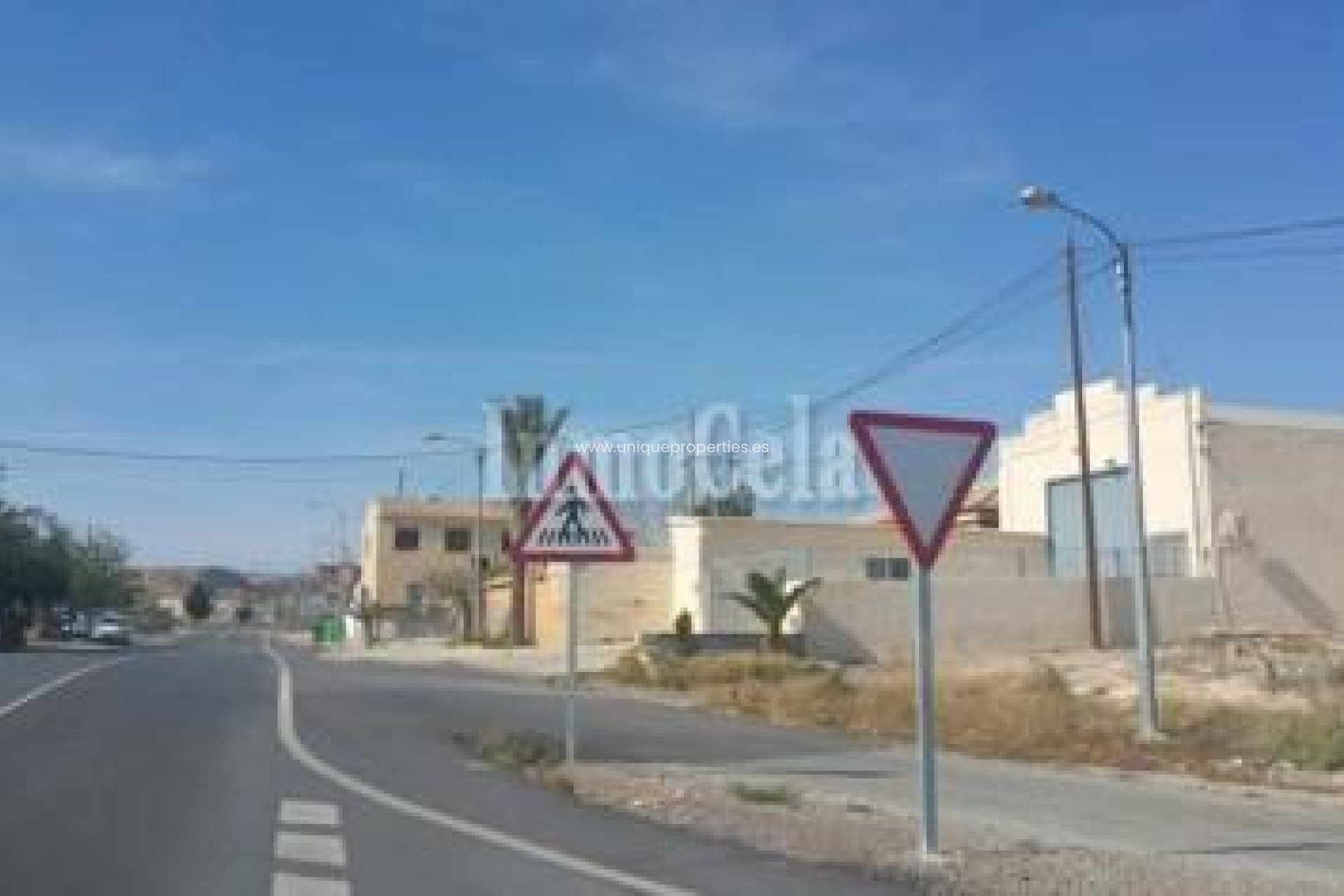 Reventa - Comercial -
Albox