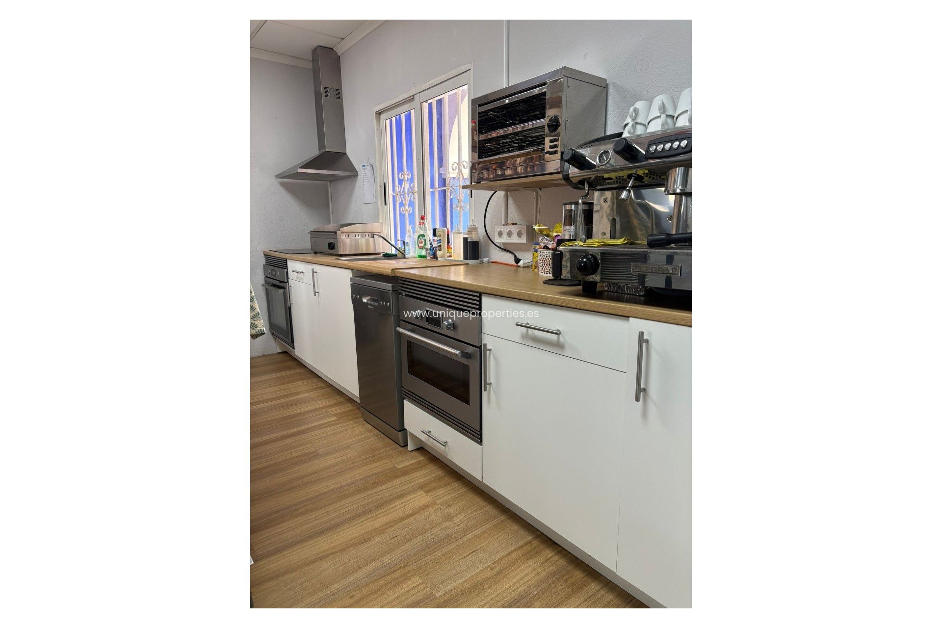 Reventa - Commercial Property -
Torrevieja - Puerto