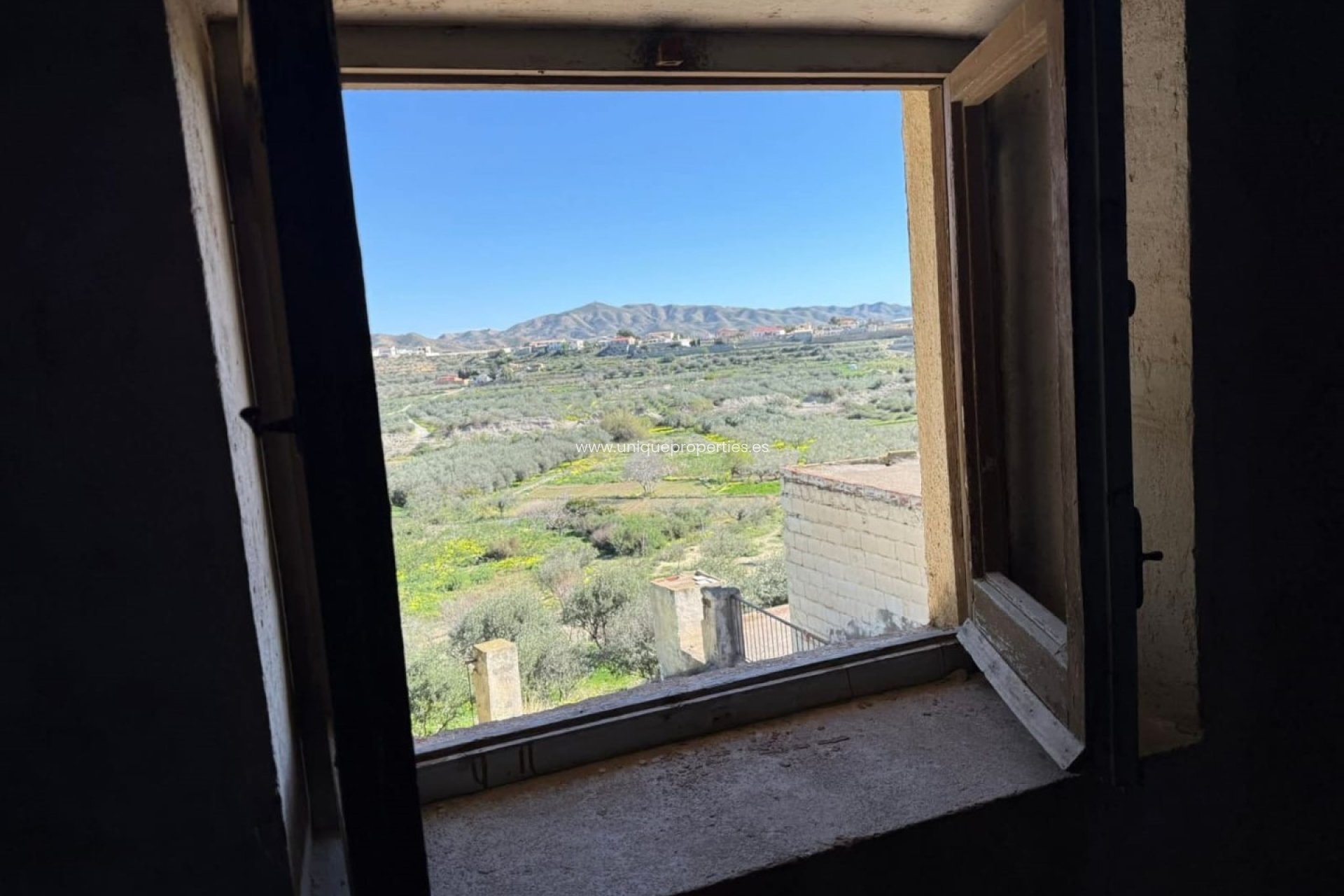 Reventa - Cortijo -
Albox