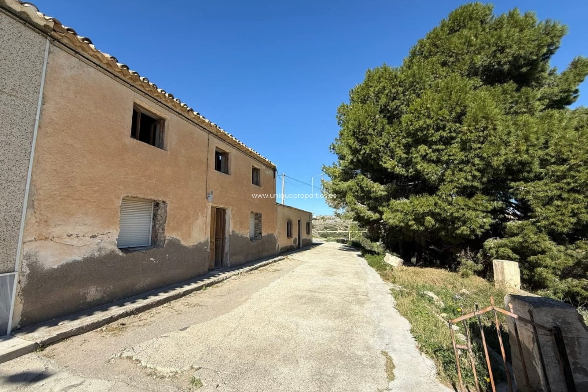 Reventa - Cortijo -
Albox