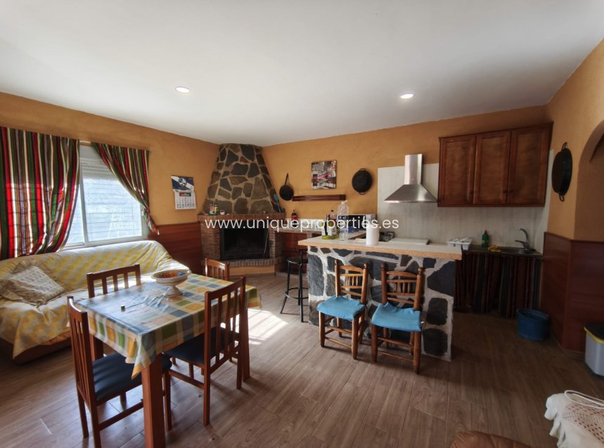 Reventa - Cortijo -
Baza