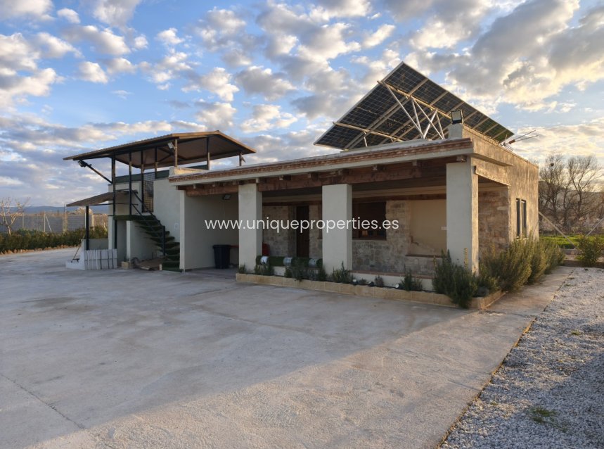 Reventa - Cortijo -
Baza