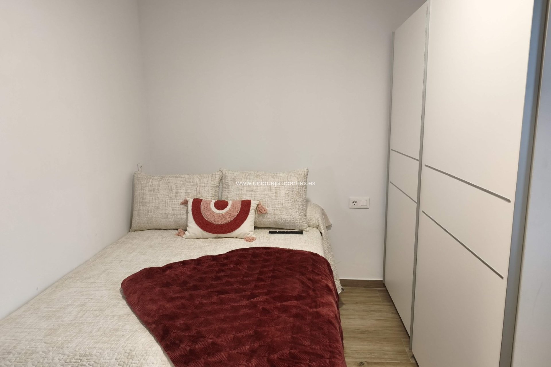 Reventa - Cortijo -
Baza